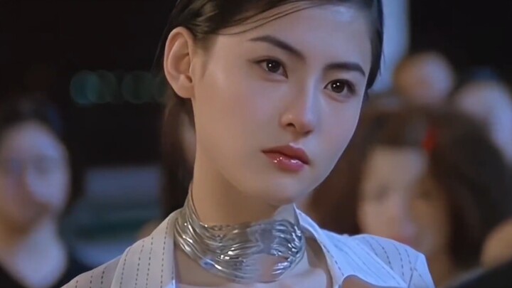 Turns out, what Derek Yee said was all true—she’s the kind of beauty that even her bare face can’t h