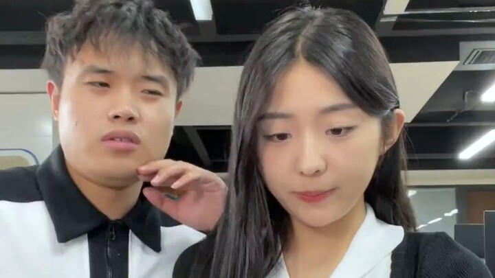Mẹo tán tỉnh nơi công sở..