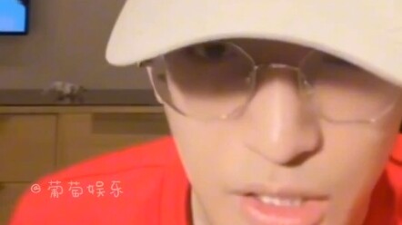 หวงจื่ออี๋ฝาน คุณพูดอะไรสักหน่อยได้ไหม คิดให้รอบคอบก่อน