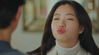 Ada pesta mahasiswa baru hari ini, jadi aku pakai rok pendek... Nggak mungkin!!! Pasangan Goblin