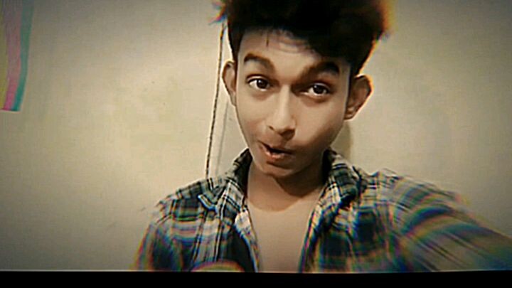 গল্পটা শুরু হয়েছিল তার থেকে সে কালো বলে
