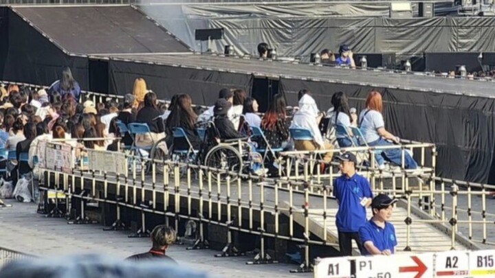 【SEVENTEEN】จัดเตรียมพื้นที่เฉพาะสำหรับผู้พิการทางหูและผู้พิการทางการได้ยิน พร้อมทั้งปรับระดับความสูง
