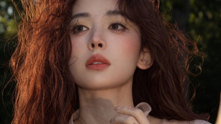 Cô gái này chỉ nhờ nhan sắc mà doanh số tạp chí được người qua đường hết lòng nâng đỡ