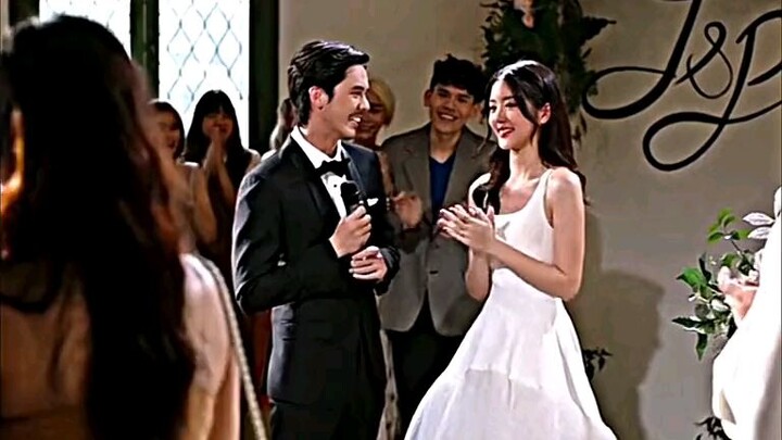 ketika kamu melihat orang yang sangat kamu cintai , dan kamu harus melepaskan , karena keharusan.