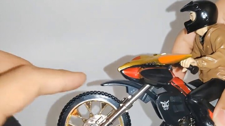 Khả năng chơi đáng kinh ngạc? ! Đánh giá bộ Golem hợp kim Bandai Kamen Rider Kuuga DX