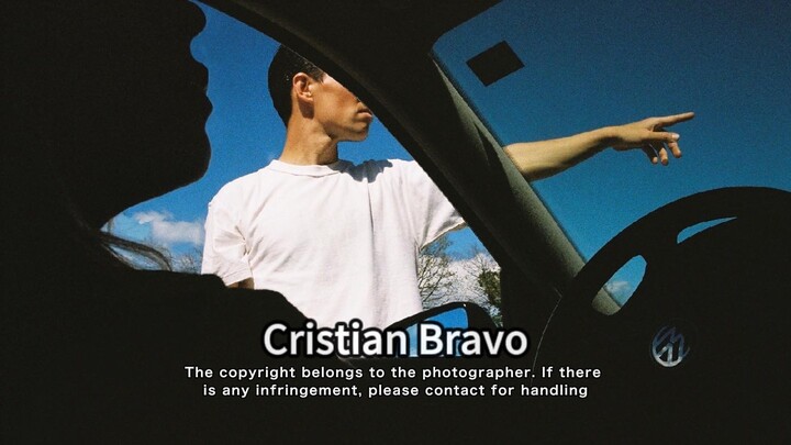 “Saat yang Tak Butuh Kata-Kata” | [Pengayaan Estetika] | Fotografer Street Style Cristian Bravo