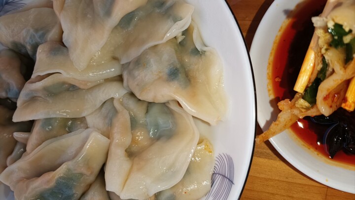 Meme mèo về việc cả tuần tôi chỉ ăn bánh bao nhân thịt