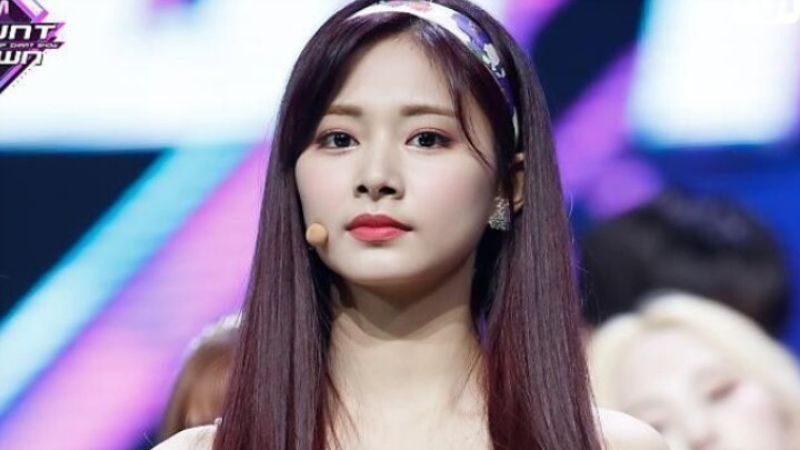 【4K】【TWICE】Tzuyu “MORE & MORE” MCD vertical live clip | 200611