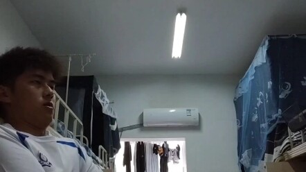 Teman sekamar tidak ada, hanya tersisa aku sendiri