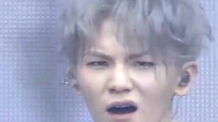 คนที่สอง: การจัดการสีหน้าคืออะไร               แฟนคลับอันดับสอง: แต่สติกเกอร์มีเพียบเลยนะ