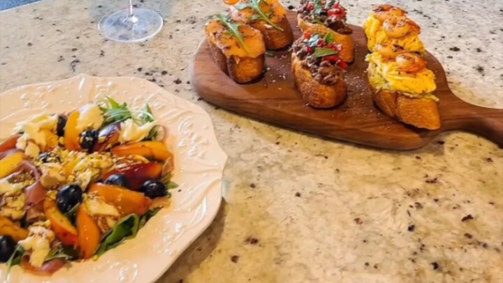 Menu hari ini: Salad sederhana + tapas #DuniaPencintaMakananHanyaMakananYangTakBolehDisia-Siakan #Ka