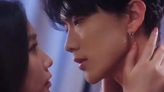 Gadis 20 tahun goda CEO kejam agar tak dijual, tapi dia malah mencintai