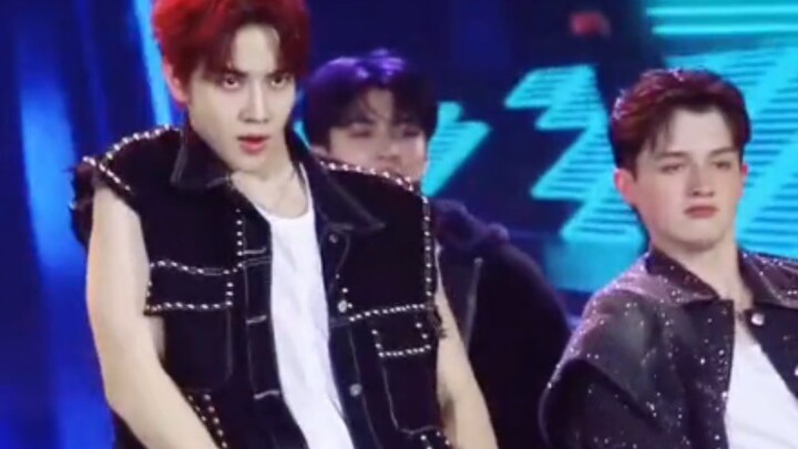 【maxky】I dug up footage of Dad dancing at last year’s annual party!! And you know what? It really ca