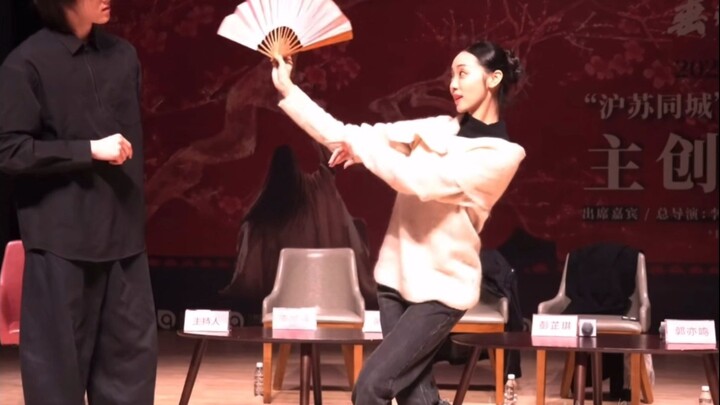 “แค่เธอโยนมันมาเบาๆ ก็หล่นลงกลางใจฉันเลย”