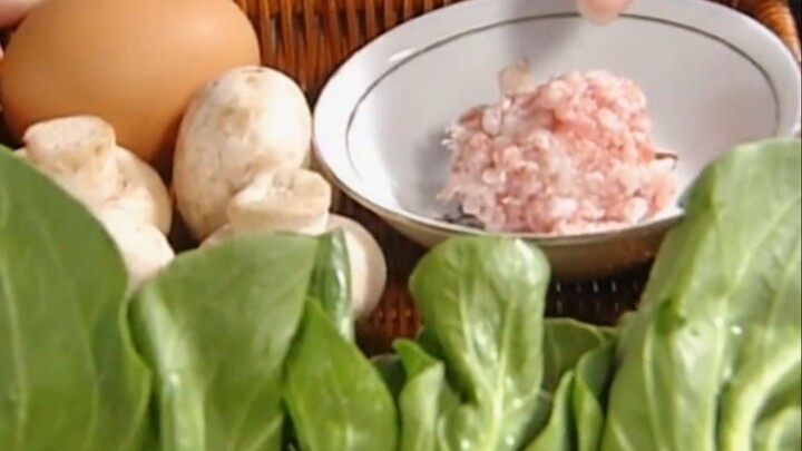 Vài món rau với chút thịt, làm thế nào để nấu bữa trưa cho ba người?