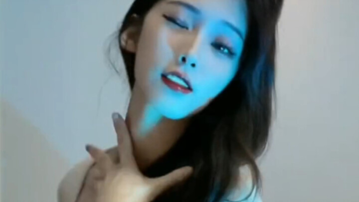 姐姐的“腰”，是夺命的刀。