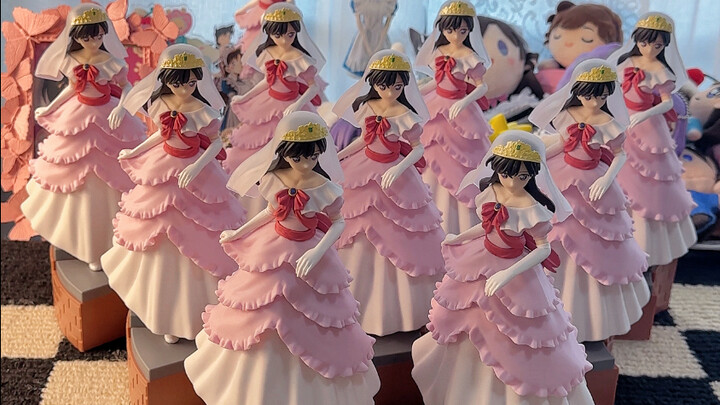 เพื่อสร้างโต๊ะวาดรูปสีชมพูให้กับ Mao Lilan จึงต้องซื้อฟิกเกอร์ Princess Ran เพิ่มอีก 9 ตัว!