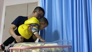 مرحبًا، سررت بلقائك لأول مرة، أنا أخوك!