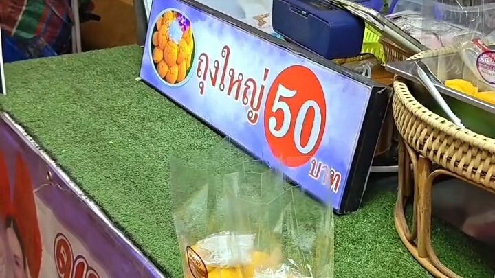 เดินเล่นหาของกินงานลำนารายณ์เทรดแฟร์
