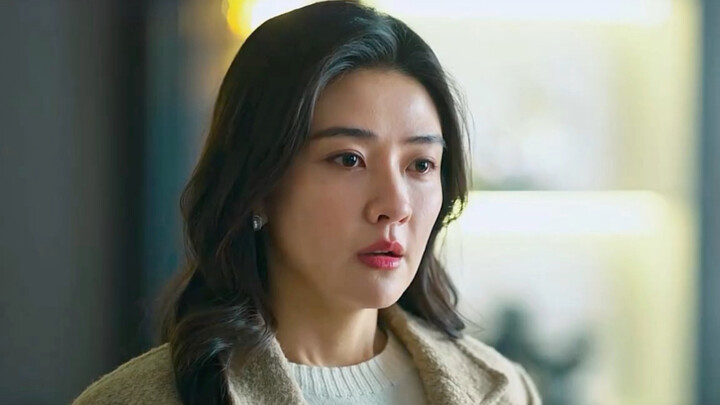 Người được cả phe đen lẫn phe trắng che chở, dám động đến cô thì chắc là chán sống rồi.