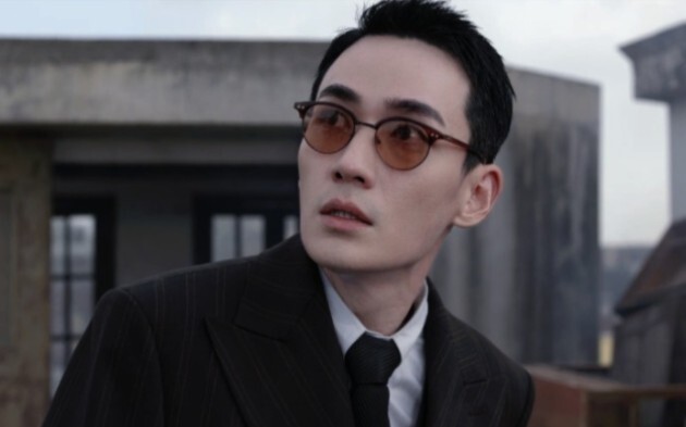 Keterkejutan dan ketidakpercayaannya menembus lensa dan langsung menyentuh layar.