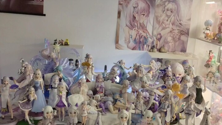 Emilia figure display. As a Rem chef, it is normal to have several Emilias.