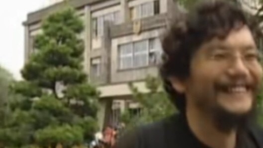 "Dia adalah Hideaki Anno 25 tahun yang lalu. Saat itu, dia sederhana, lugu, dan hanya bisa membuat E