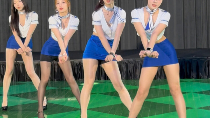 การแสดงเต้นรำโชว์โรดโชว์ของ AOA