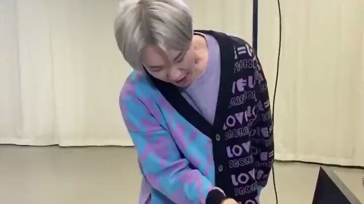 【SEVENTEEN】Sudah ketemu pelakunya! Lihat dukungan untuk penampilan solo si kekasih ini!