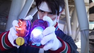 Item power-up di Kamen Rider yang memiliki slot tambahan untuk menambahkan props atau aksesoris untu