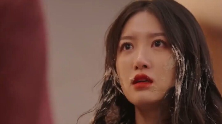 สาวบ้าโดนบังคับแต่งงานกับเจ้าสำราญ หารู้ไม่เขาคือCEOหมื่นล้านผู้ซ่อนพลัง และยังรักเธอมาโดยตลอด！