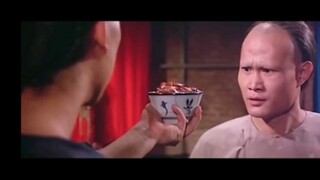 Lin Zhengying eats pork with big mouthfuls, and Jet Li grills a big rabbit, which makes me drool!