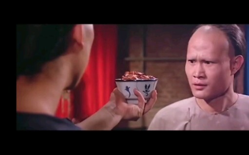 หลิน เจิ้งหยิง กินหมูคำโต และเจ็ท ลี ย่างกระต่ายตัวใหญ่ ทำให้ฉันน้ำลายไหล!