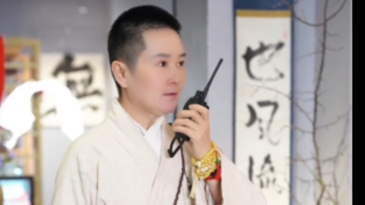 Thiếu một đồng, ni cô biến thành Đấu Chiến Thắng Phật; bếp sau lao ra 18 tượng đồng!