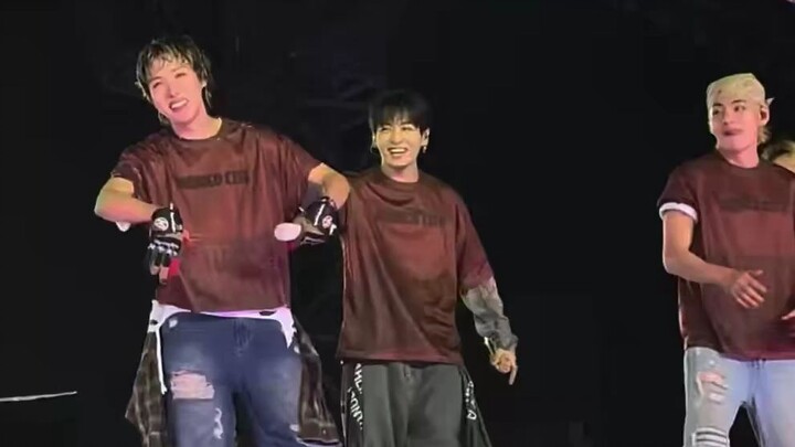 jungkook switching into dance mode so fast right after telling hobi something funny he saw, that tae
