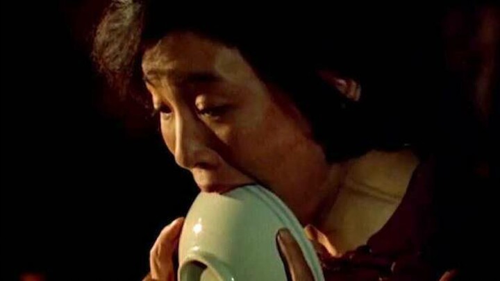 After their father passed away, their mother could only secretly lick the bowls her five children ha