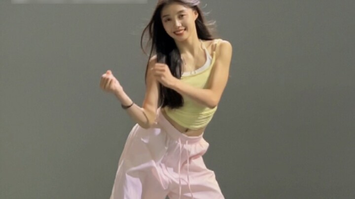 It's so rare to dance a simple Korean dance (klaxon)GIDLE