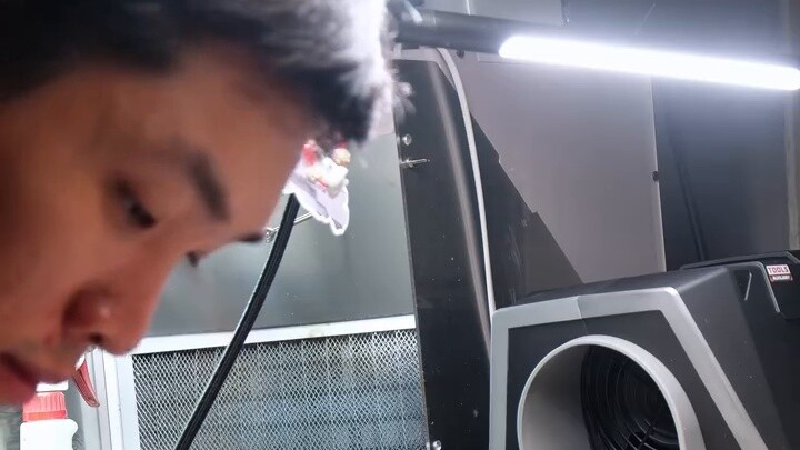 Immersive model making, it is recommended to wear headphones! Gundam model