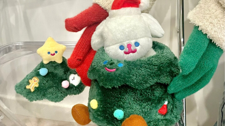 This Christmas tree doll is seriously too cute—I’m gonna die! Quick, tag your bestie who deserves a 