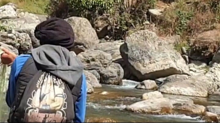 cast net fishing in Nepal | himalayan trout fishing with handmade cast net |