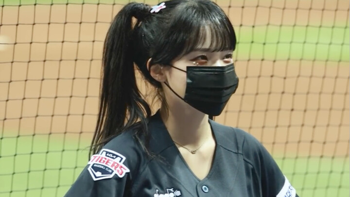 4K quality Korean cheerleader Lee Da-hye's live first-person perspective