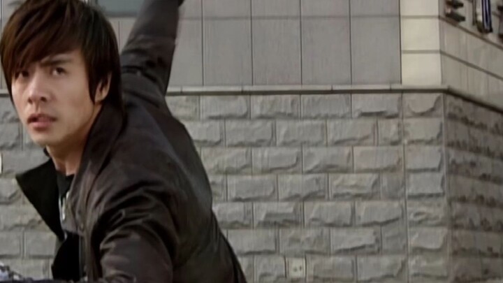 Izinkan saya menunjukkan semua gerakan transformasi dari tiga bagian pertama Armor Hero sekaligus. I