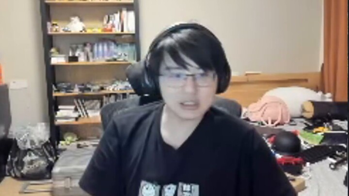 Pingzi's IQ was 120. Pingzi: "How can I have 120?" Barrage: "You have 4 million fans, and if you are