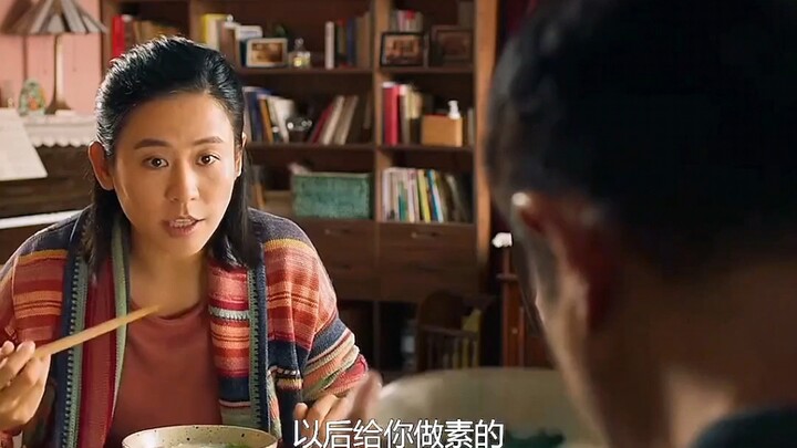 A wanted criminal was moved by a bowl of sweet soup from his landlady and voluntarily donated his co