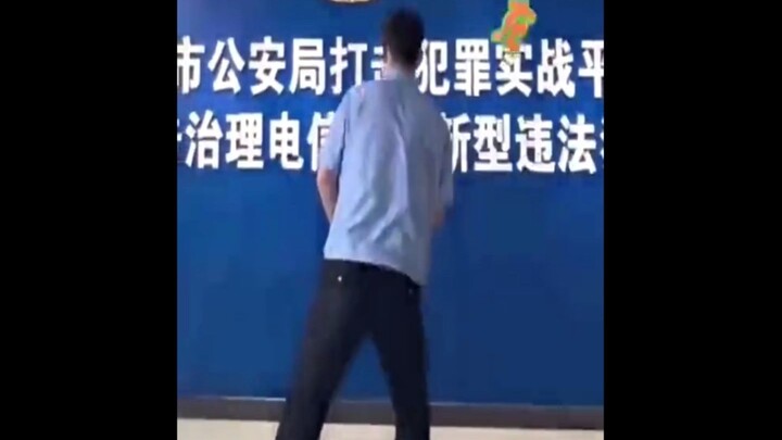 Kalian ini makan atau enggak sih, haha hahaha!