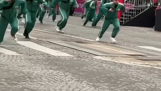 Giật mình quá, trò chơi con mực người gỗ xuất hiện rồi!