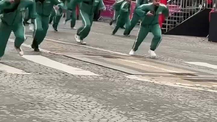 I woke up too suddenly—Squid Game's "Red Light, Green Light" is here!