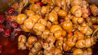 Chengdu market’s braised tripe with pig intestines—each bite is bursting with juicy flavor!!