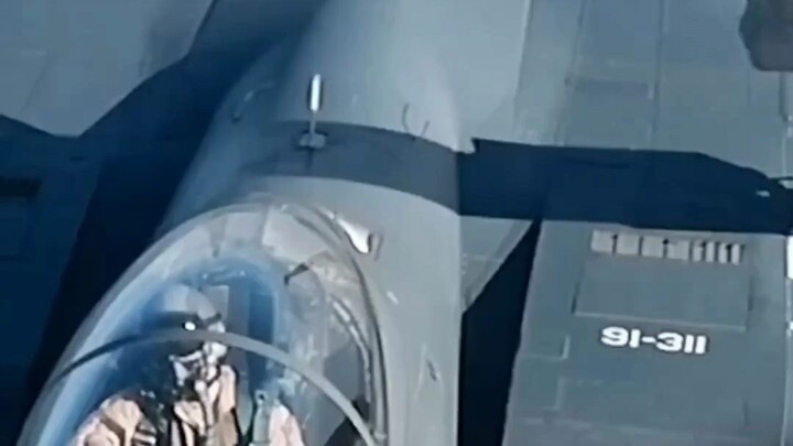 Tanker rutin menggoda pilot F15