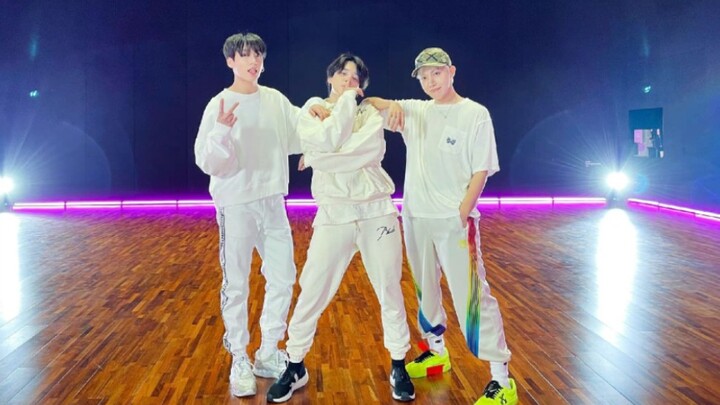 【บังทัน】ได้ยินมาว่าไม่มีจุดไหนที่พวกเขาสามคนจะเข้าไม่ถึง